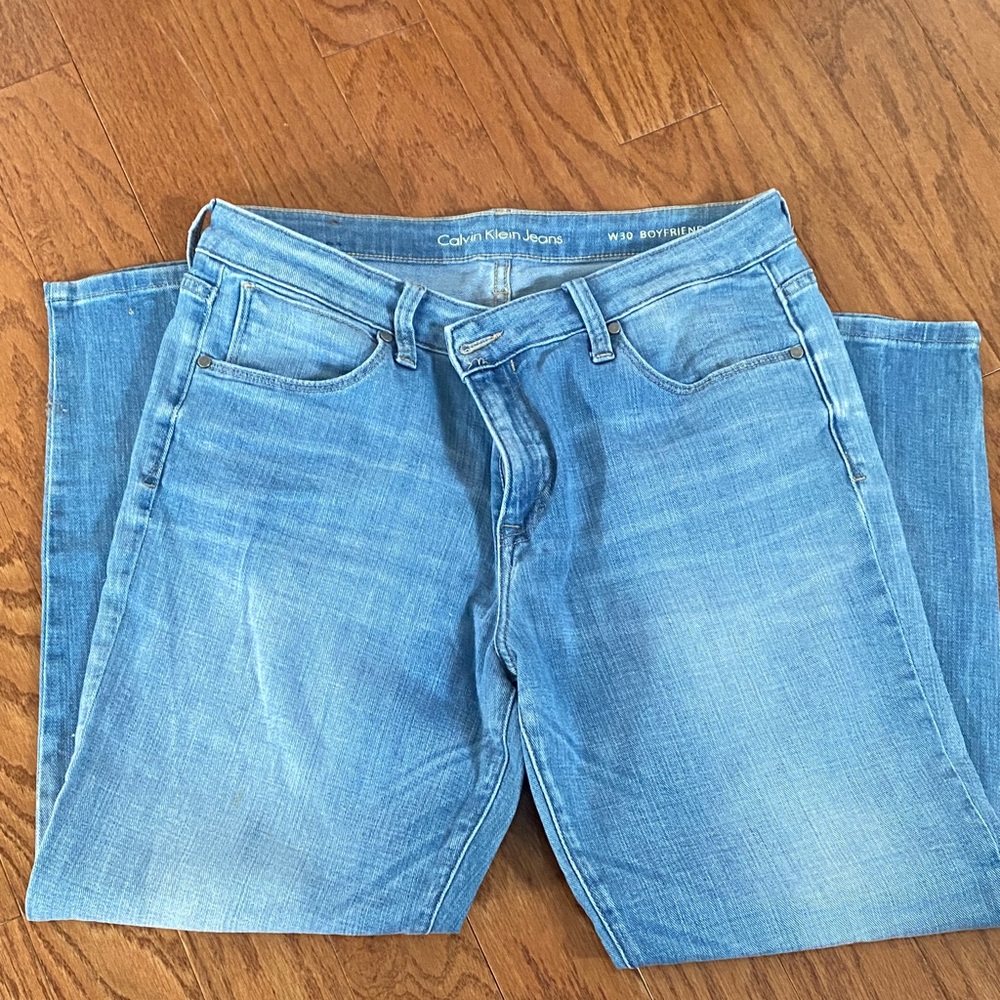 Calvin Klein Jeans Women's Mid-Blue Straight Leg Jeans